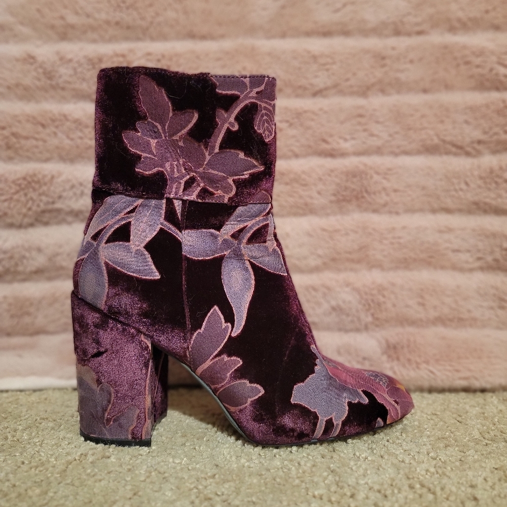 Steve Madden Goldie Block Heal Midi Boot